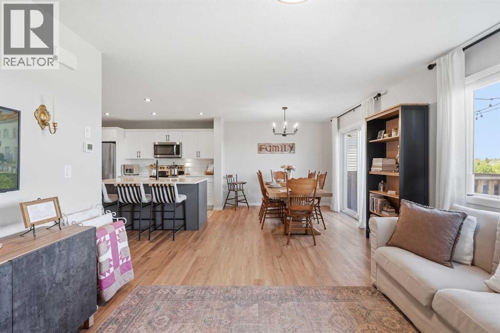 Listing photo – 644 Robinson Avenue, Penhold