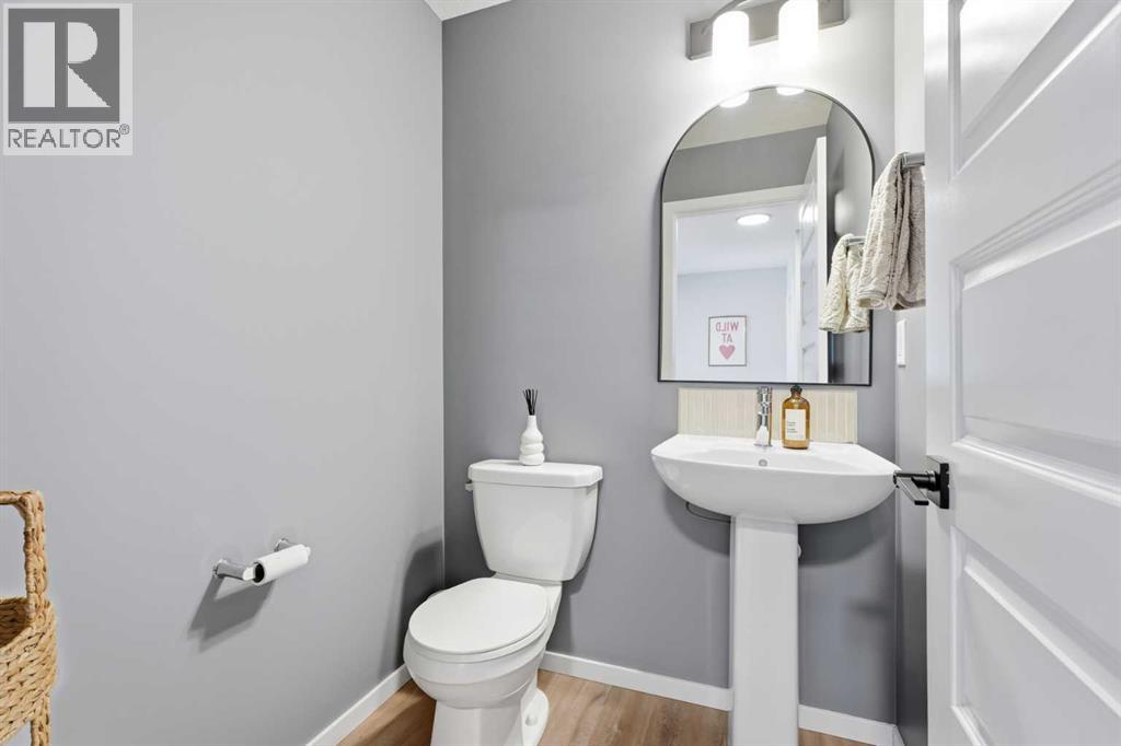 Listing photo – 644 Robinson Avenue, Penhold