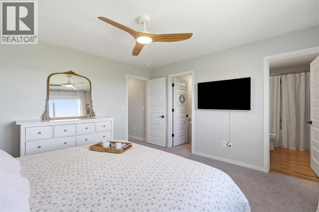 Listing photo – 644 Robinson Avenue, Penhold
