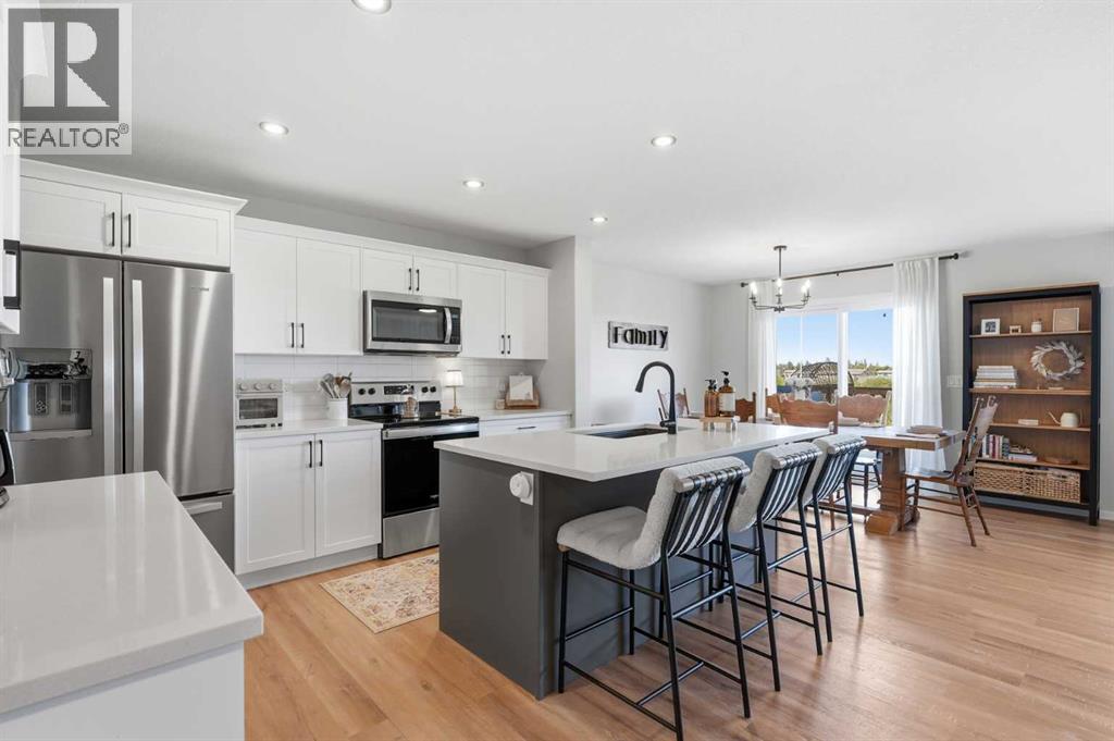 Listing photo – 644 Robinson Avenue, Penhold