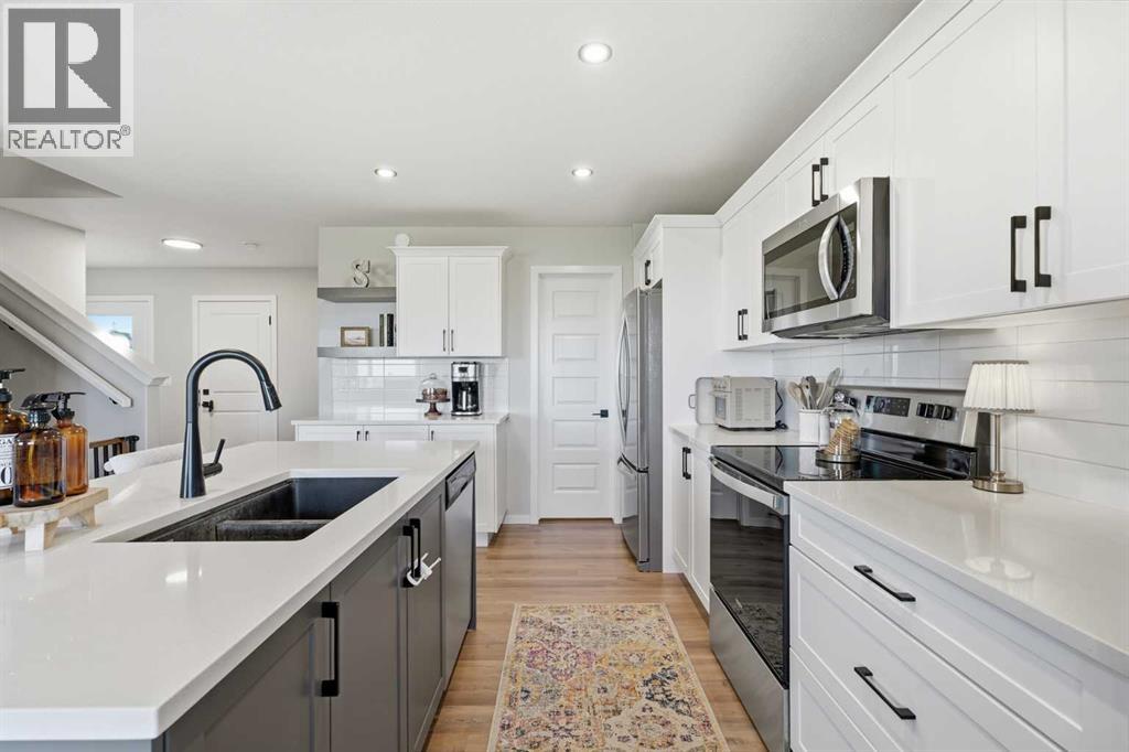 Listing photo – 644 Robinson Avenue, Penhold