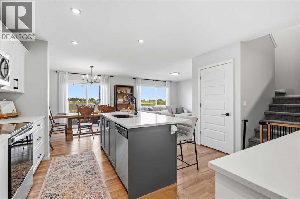 Listing photo – 644 Robinson Avenue, Penhold