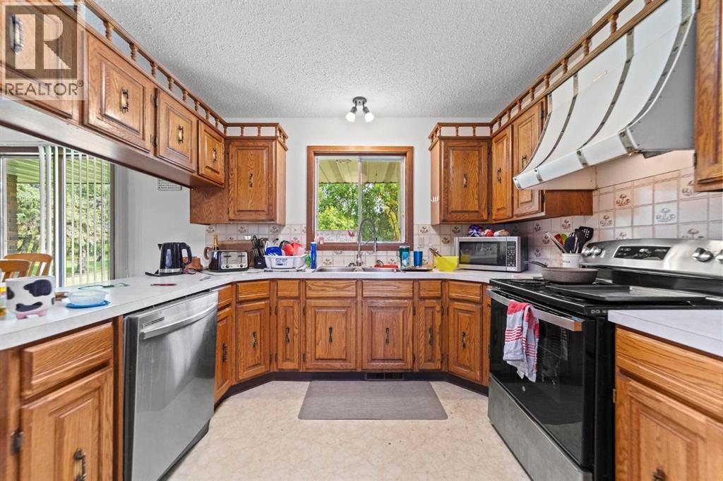 Listing photo – 5220 68 Street, Camrose
