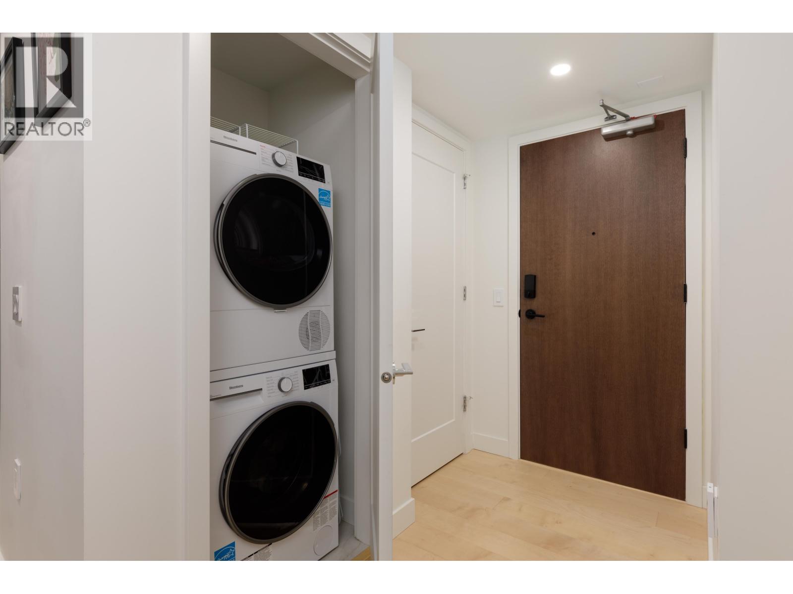1005 135 E 13TH STREET, North Vancouver