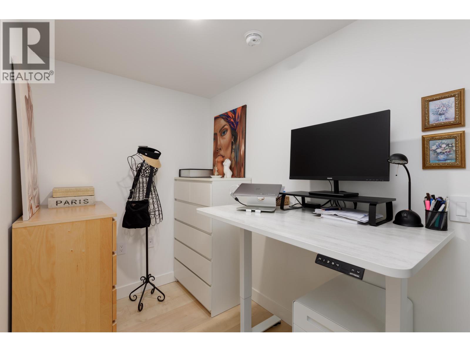 1005 135 E 13TH STREET, North Vancouver