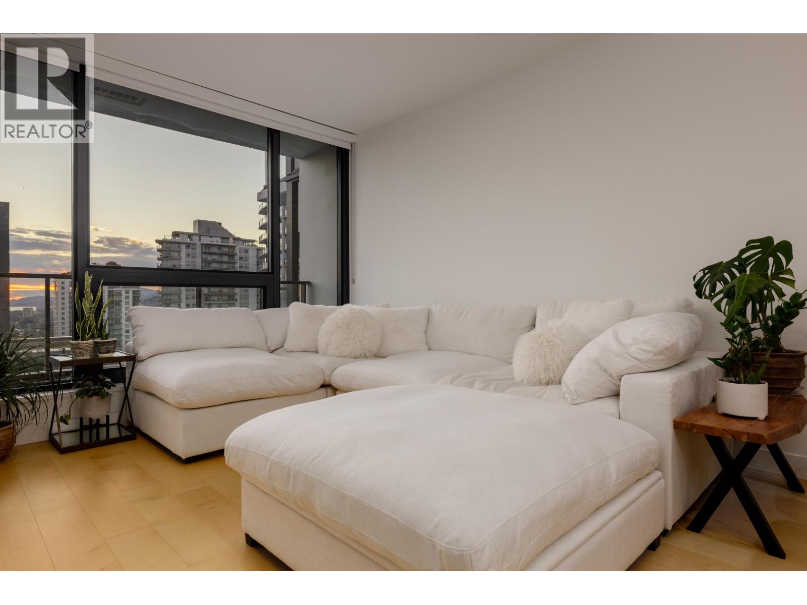 1005 135 E 13TH STREET, North Vancouver