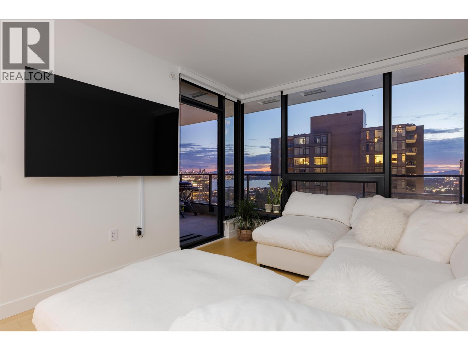 1005 135 E 13TH STREET, North Vancouver