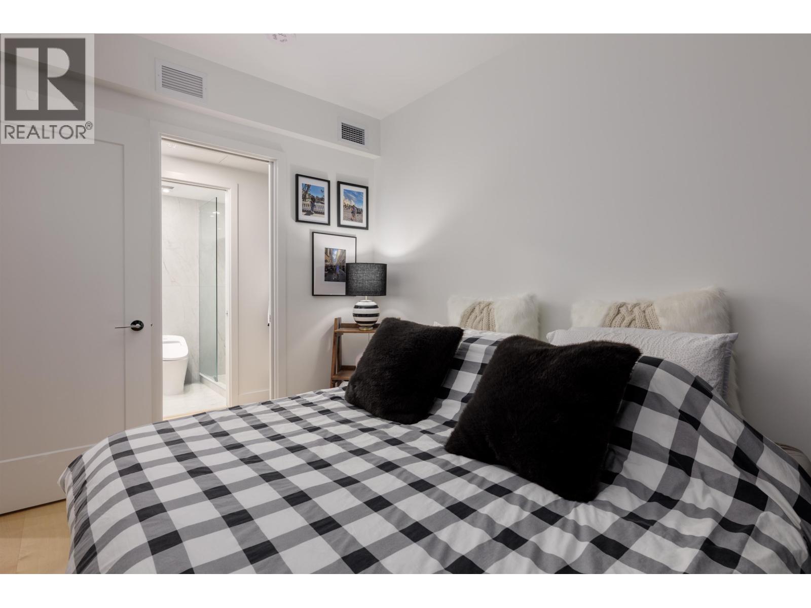 1005 135 E 13TH STREET, North Vancouver