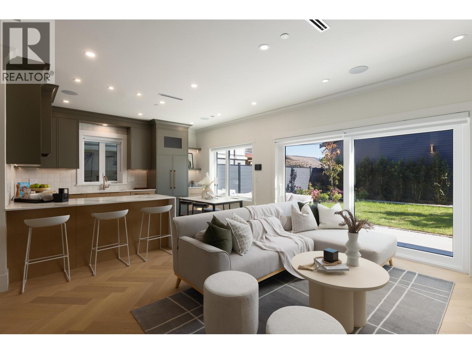 2 258 E 19 AVENUE, Vancouver
