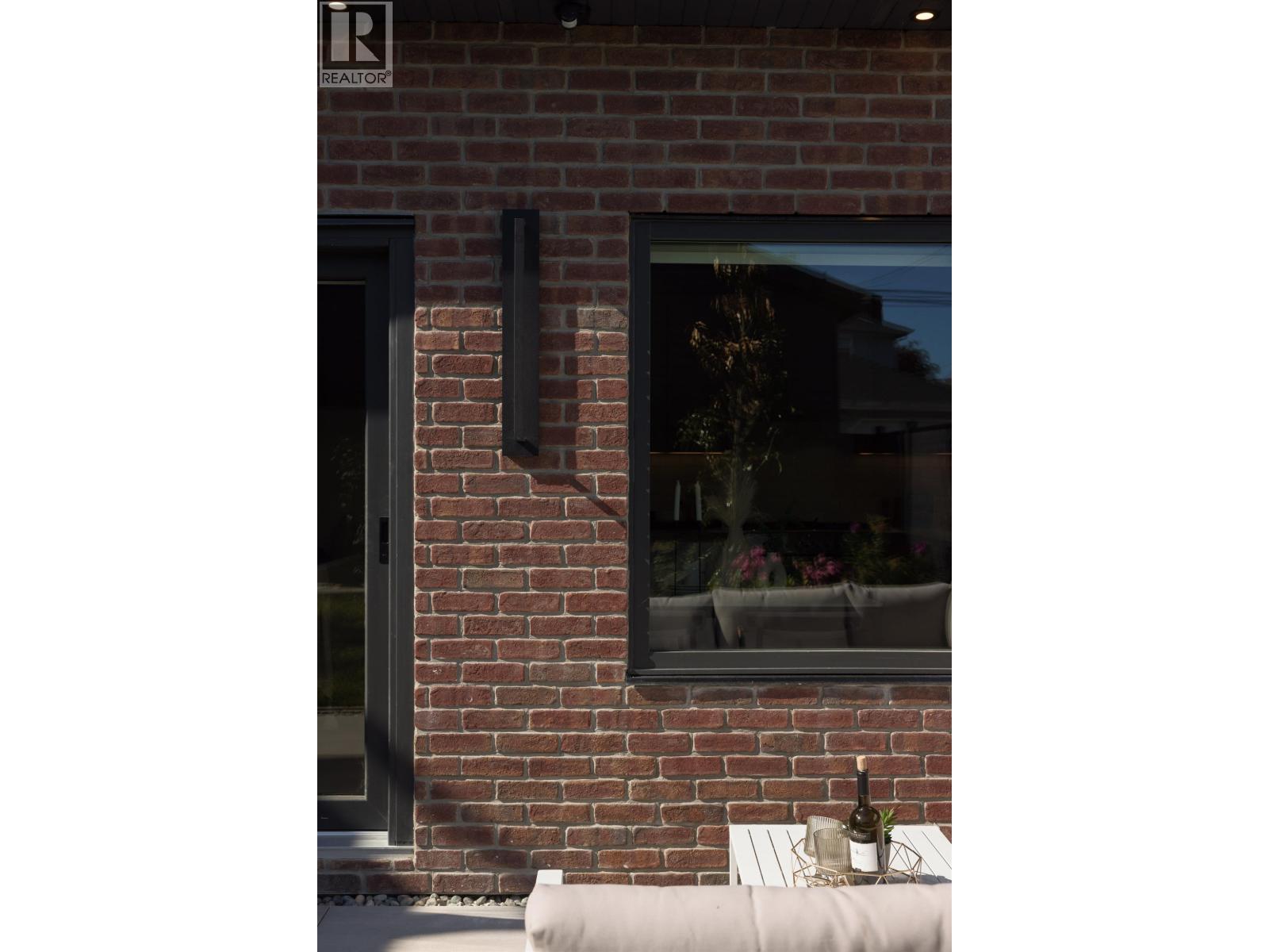 2 258 E 19 AVENUE, Vancouver