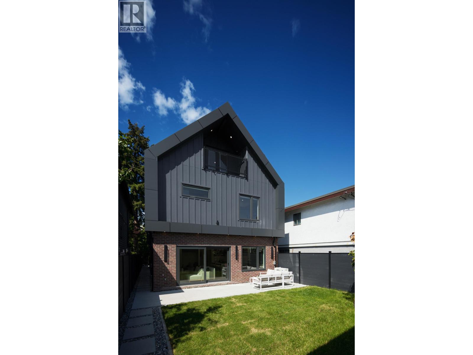 2 258 E 19 AVENUE, Vancouver