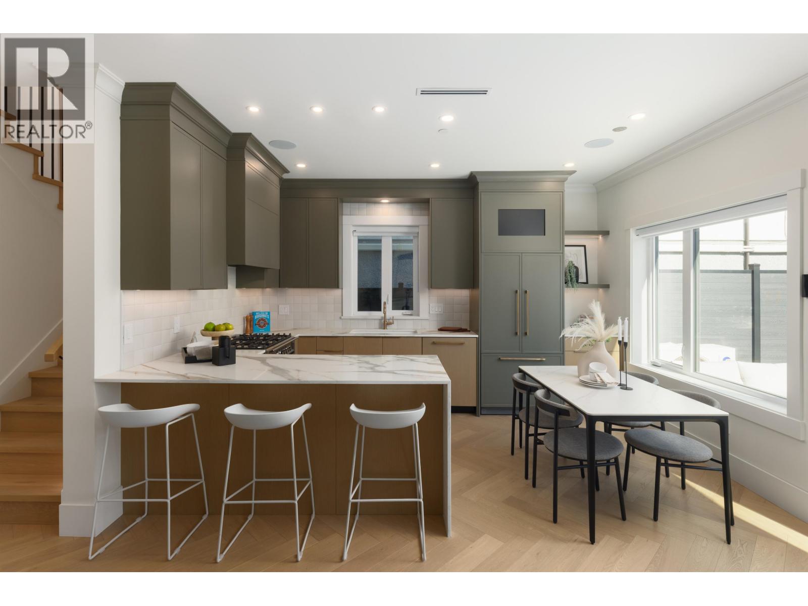 2 258 E 19 AVENUE, Vancouver