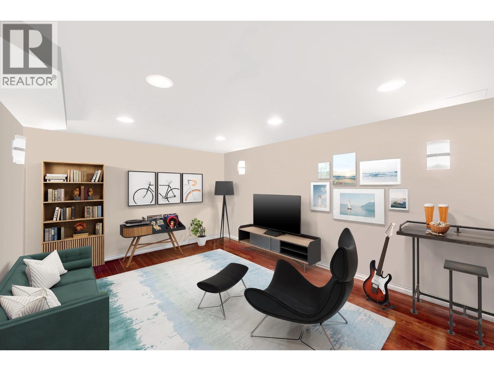 4627 HOSKINS ROAD, North Vancouver