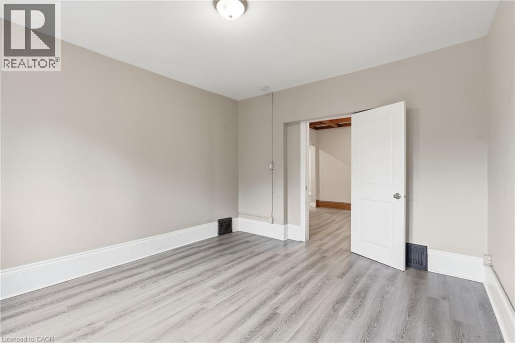 63 MELROSE Avenue S - Image 23