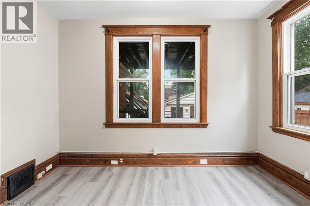 63 MELROSE Avenue S - 24