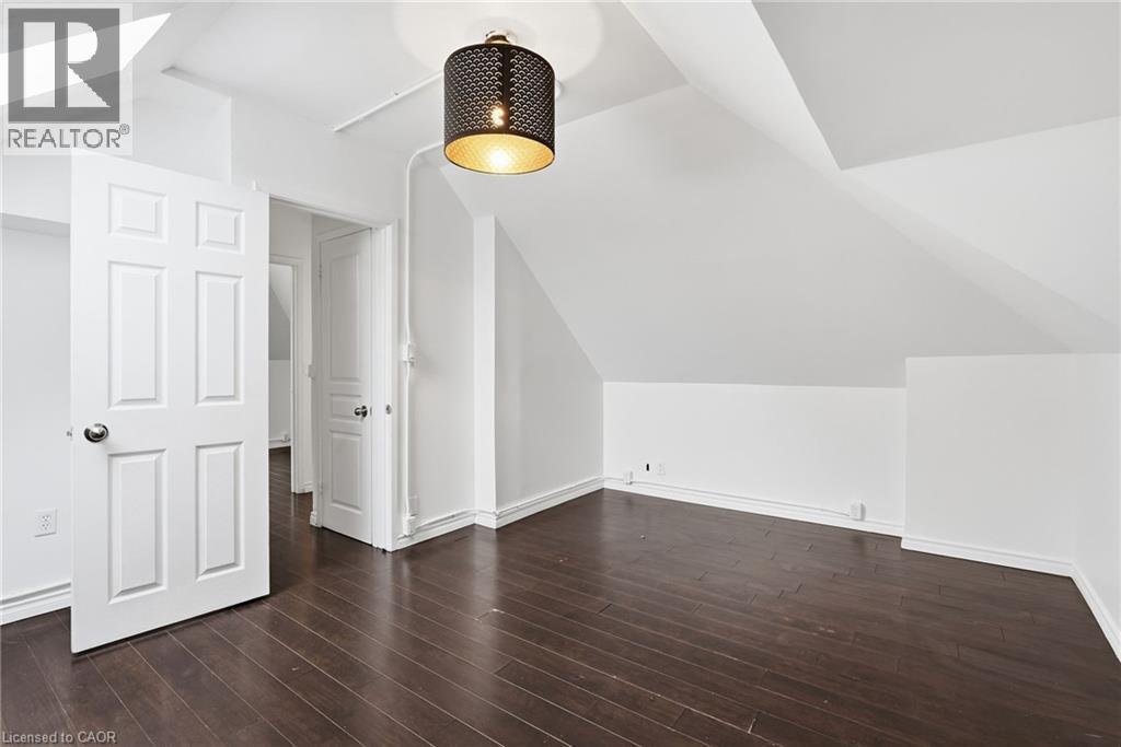 63 MELROSE Avenue S - Image 28