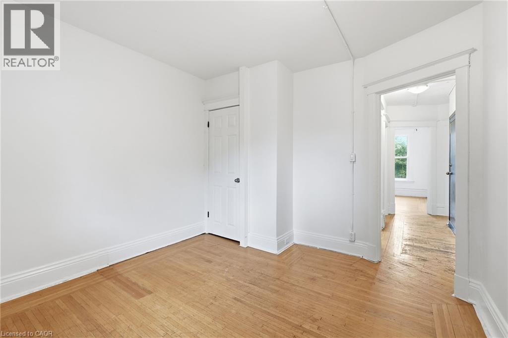 63 MELROSE Avenue S - Image 31