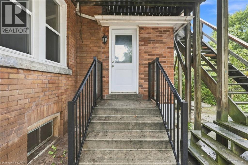 63 MELROSE Avenue S - 43