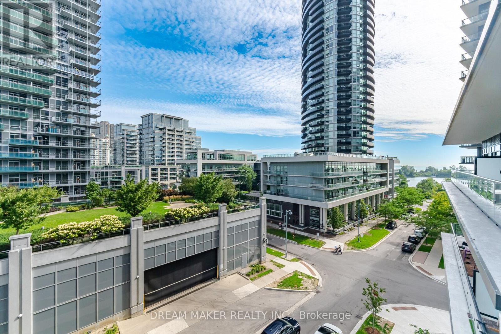 #511 38 ANNIE CRAIG DRIVE - 28