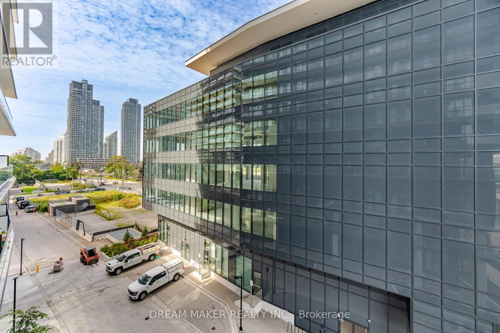 #511 38 ANNIE CRAIG DRIVE - 30