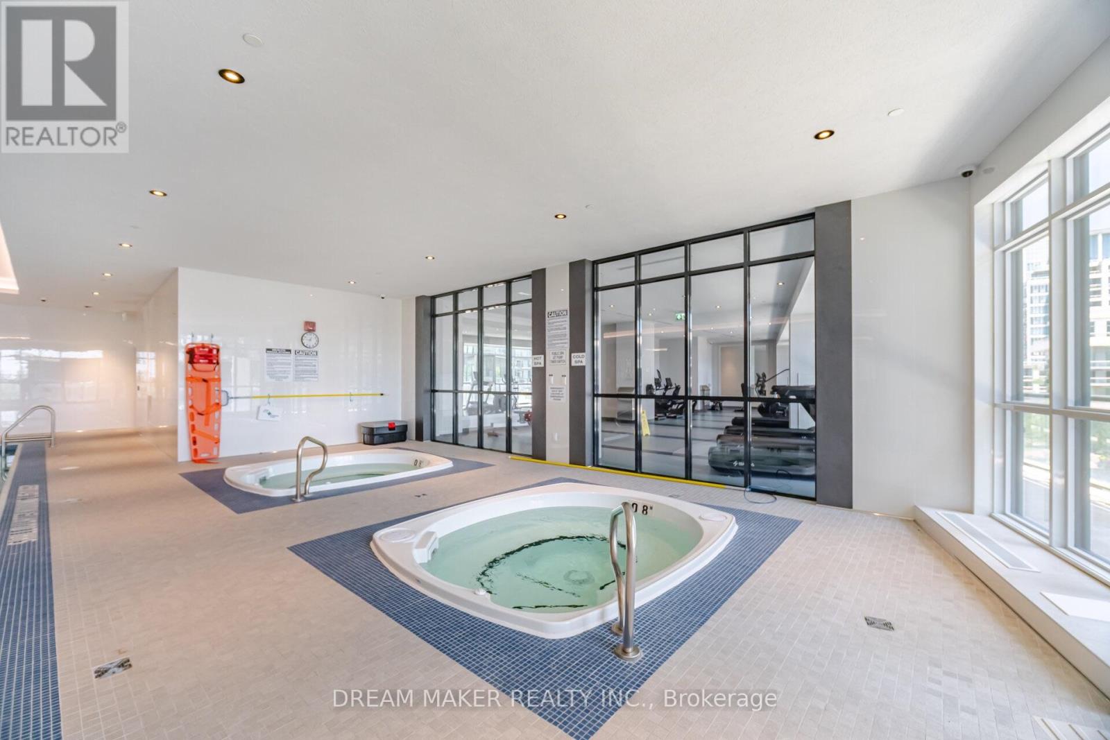 #511 38 ANNIE CRAIG DRIVE - 41