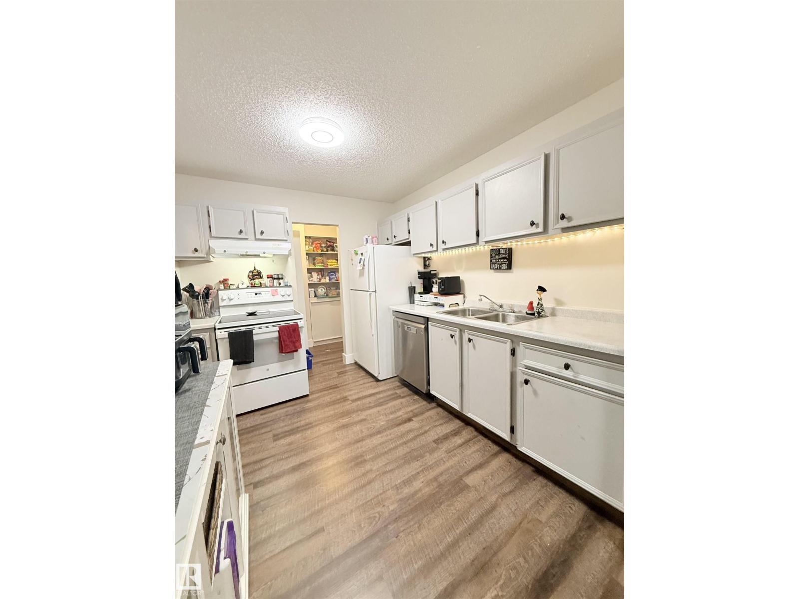 #89 2703 79 ST NW - 3
