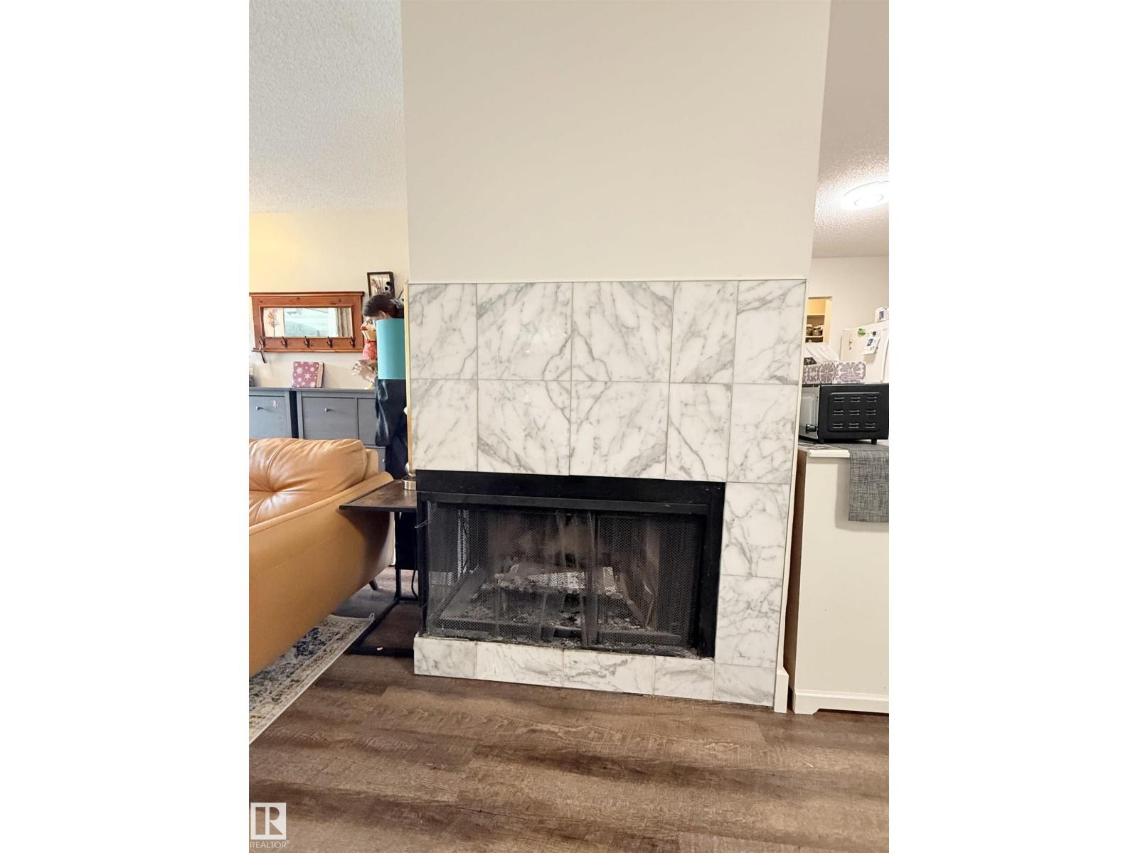 #89 2703 79 ST NW - 8