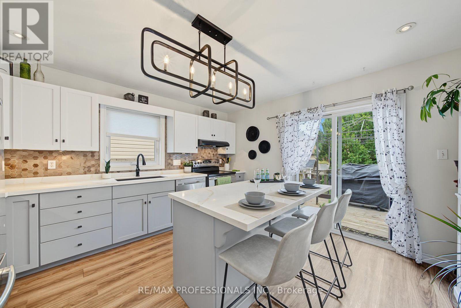 3 OLIVER COURT, Brantford — photo 1
