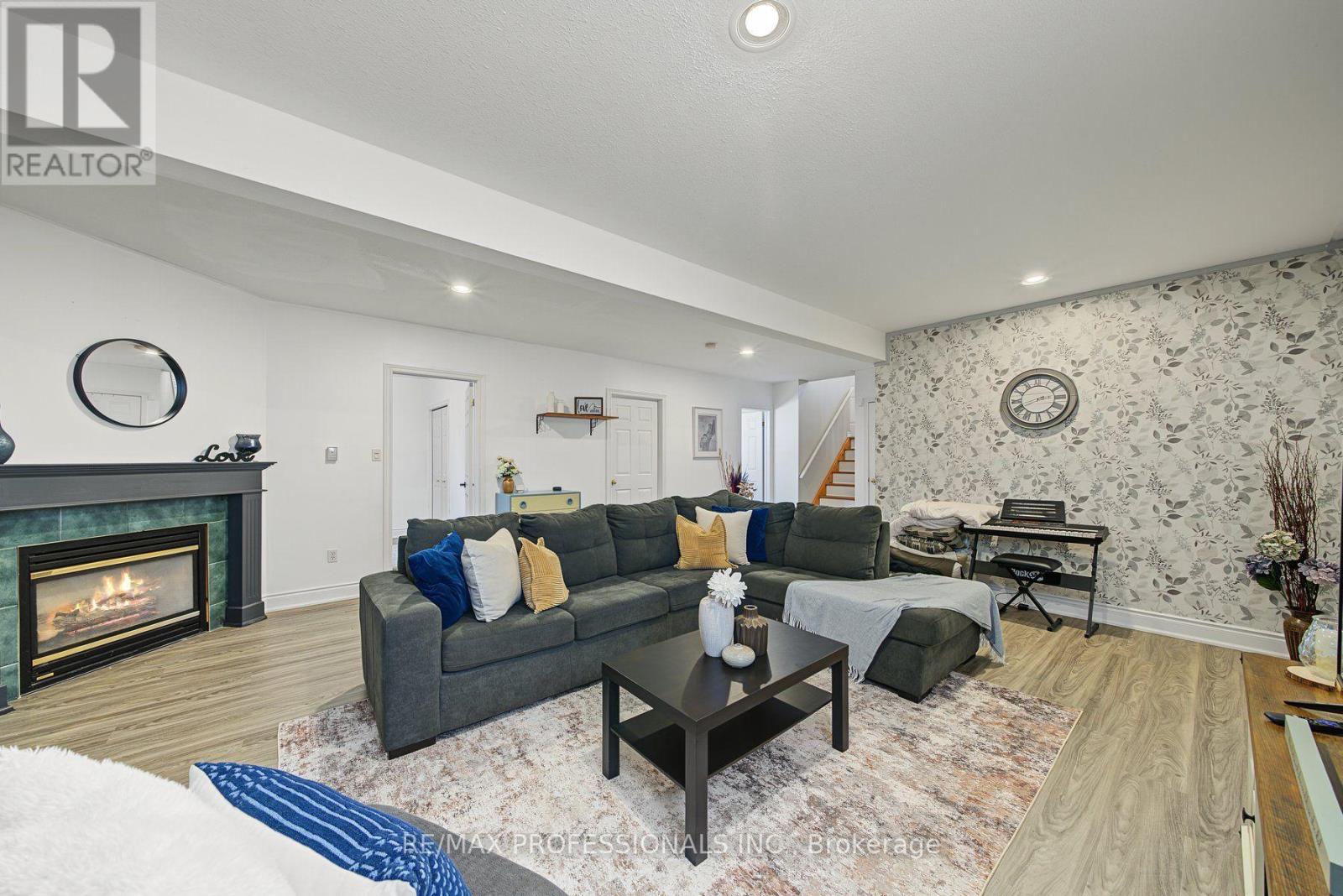3 OLIVER COURT - 12