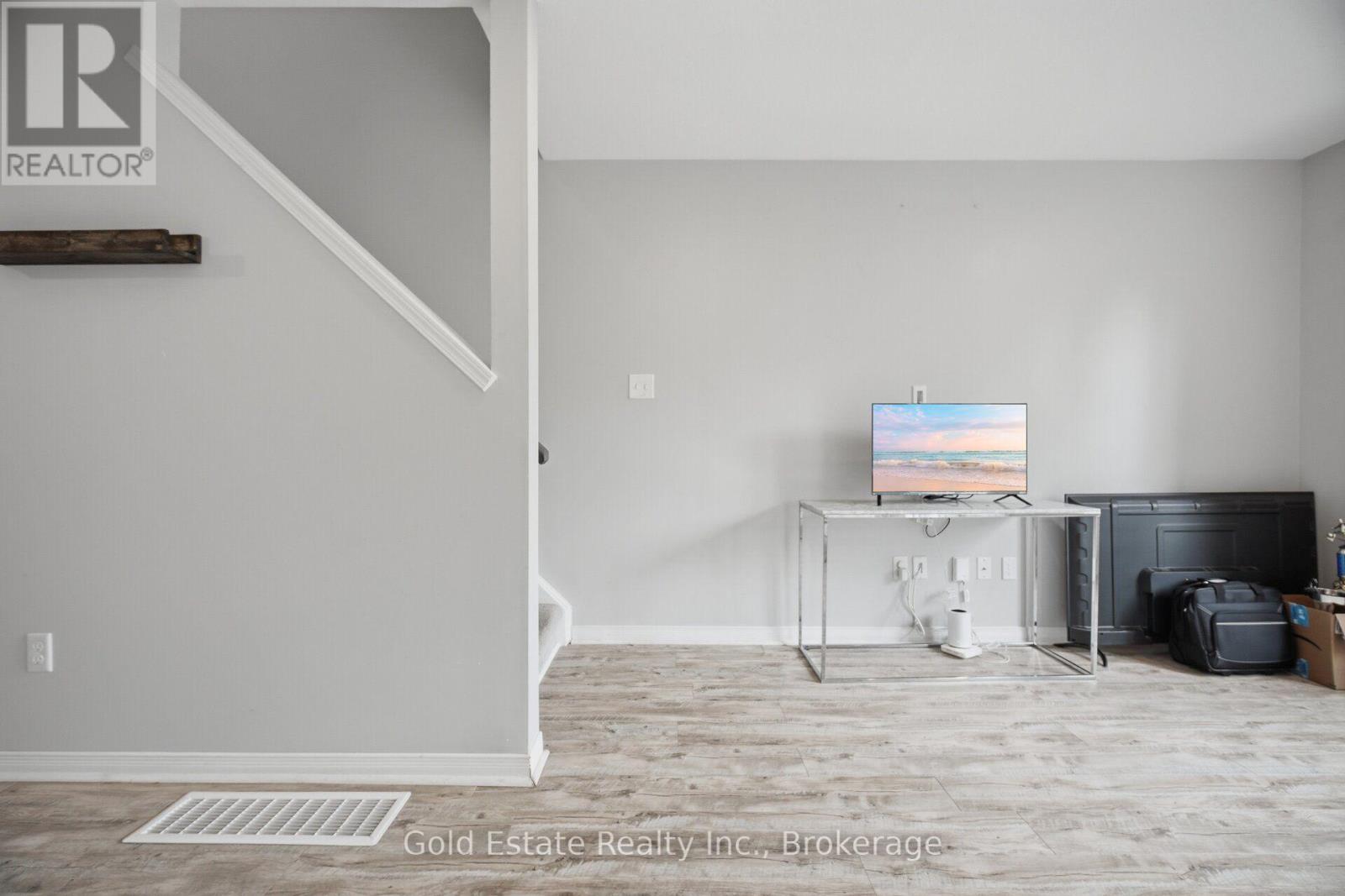 #86 135 HARDCASTLE DRIVE - 17