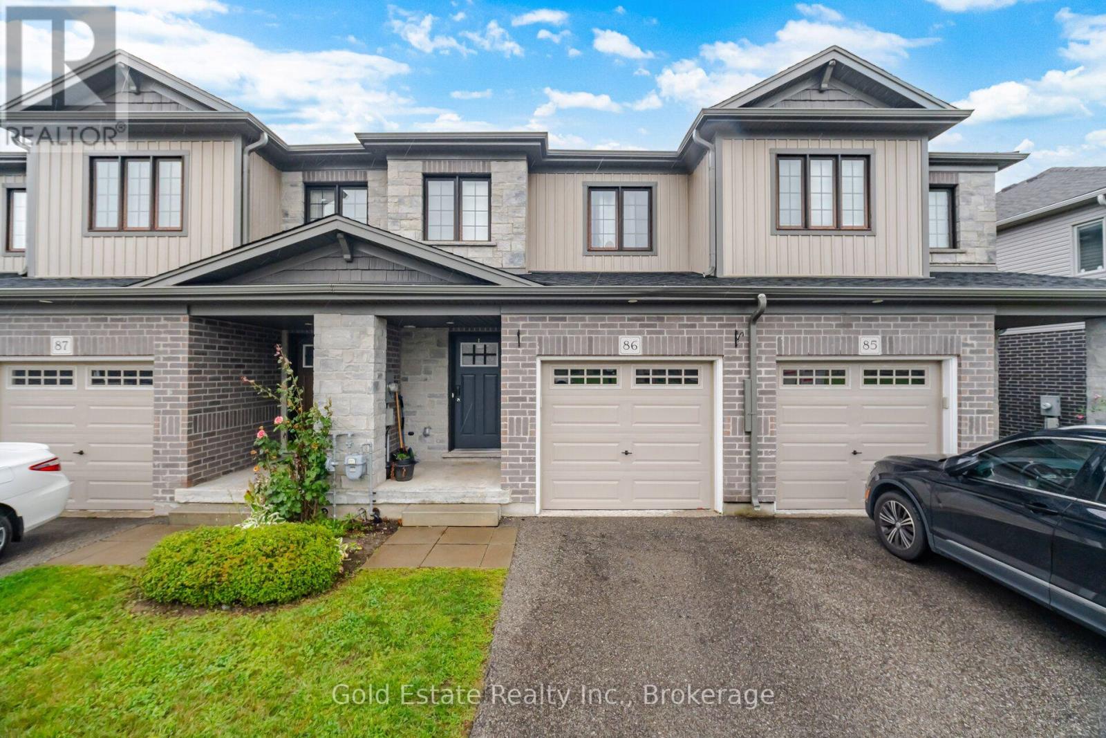 86 - 135 HARDCASTLE DRIVE — photo 3