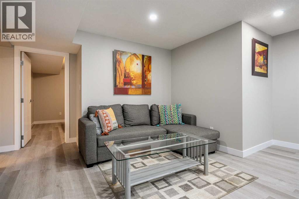 471 Northmount Drive NW - Image 14