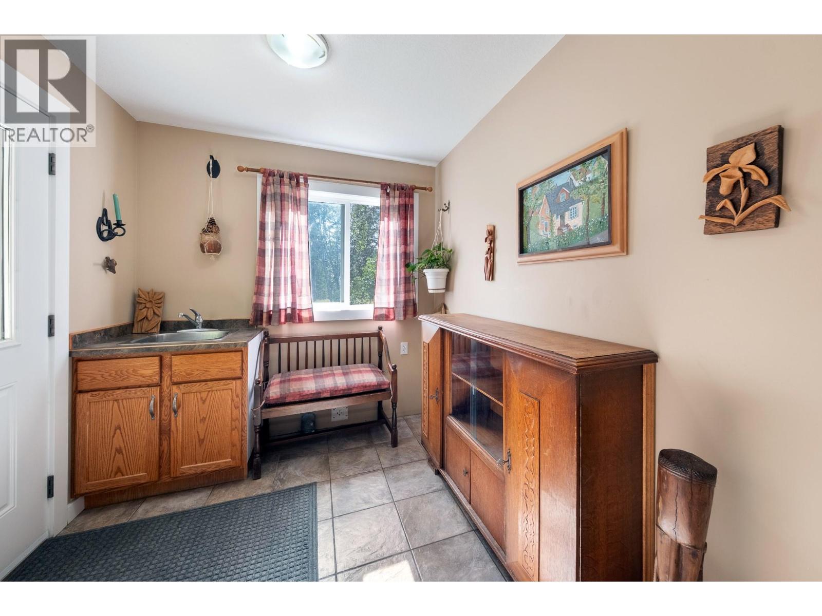 1249 Creighton Valley Road - 8