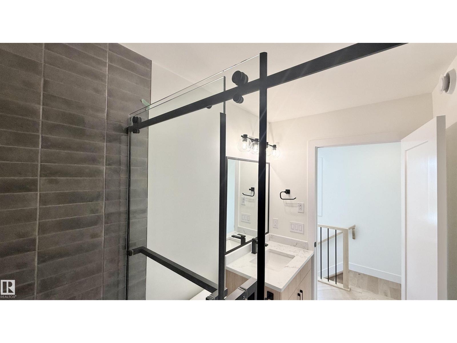 11712 122 ST NW - 45