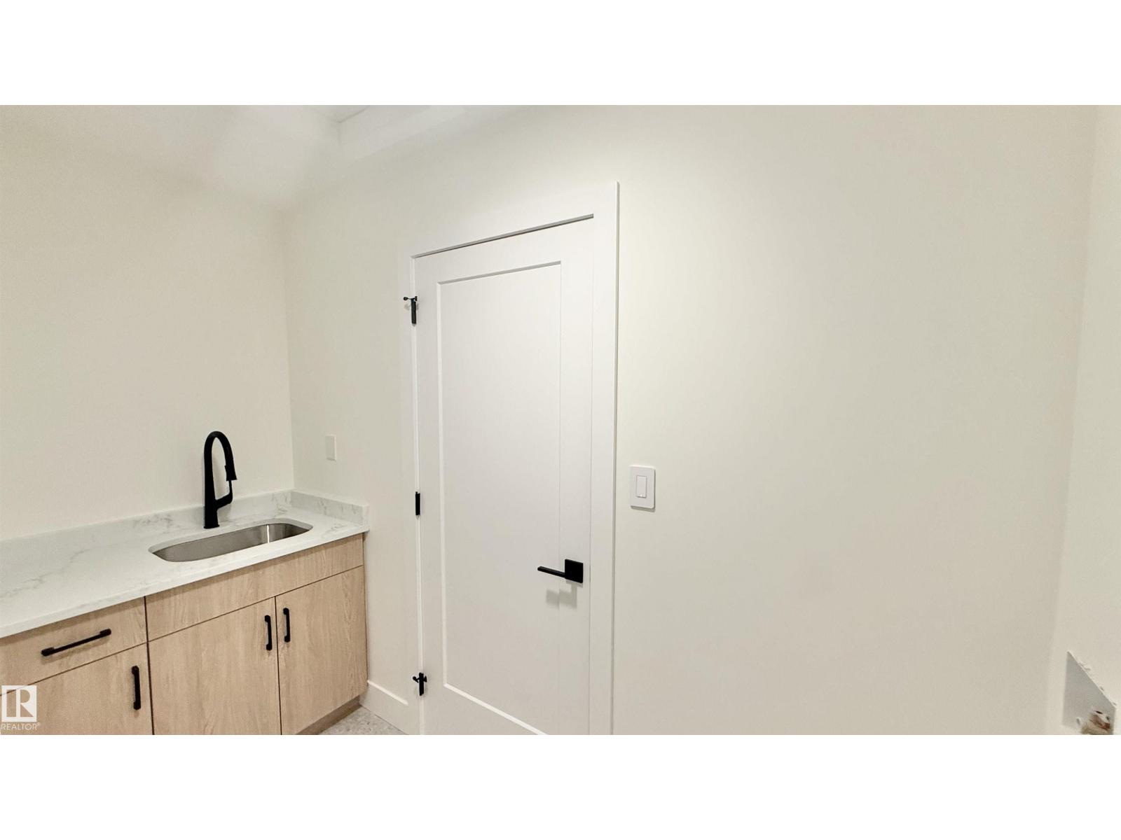 11712 122 ST NW - 46