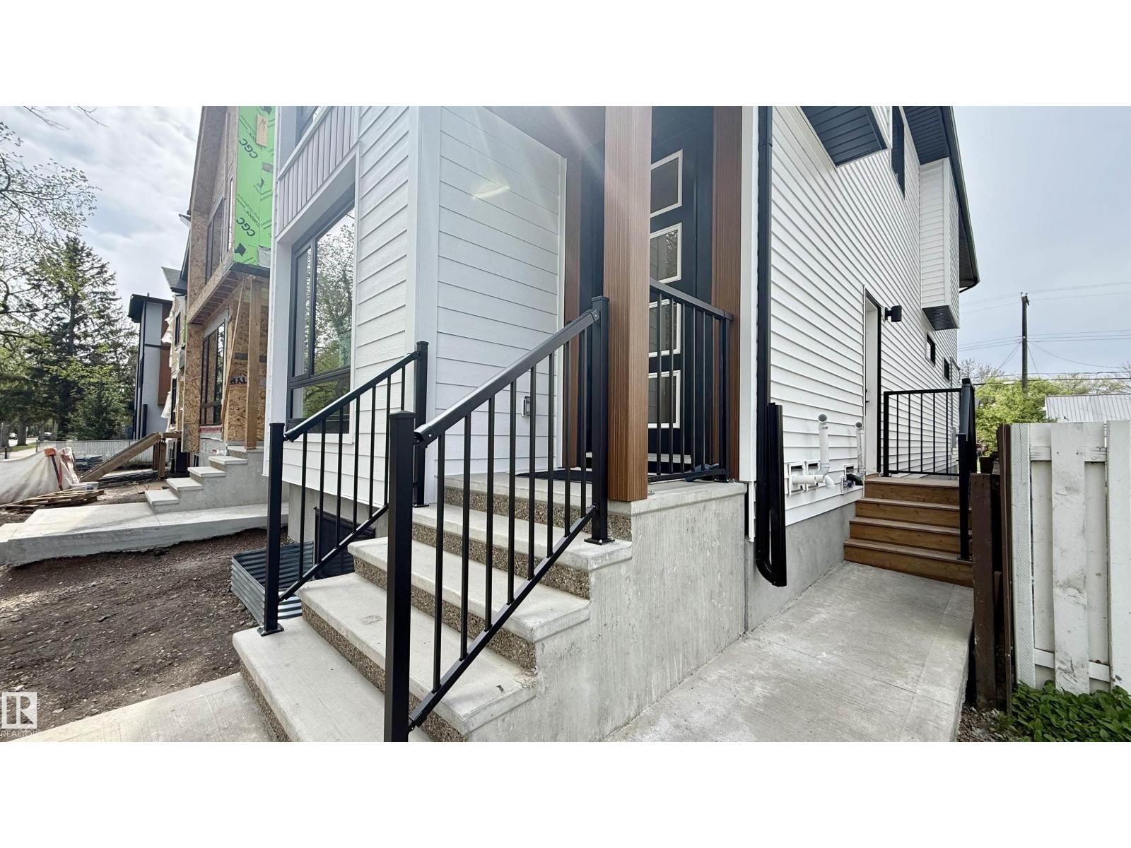 11712 122 ST NW - 5