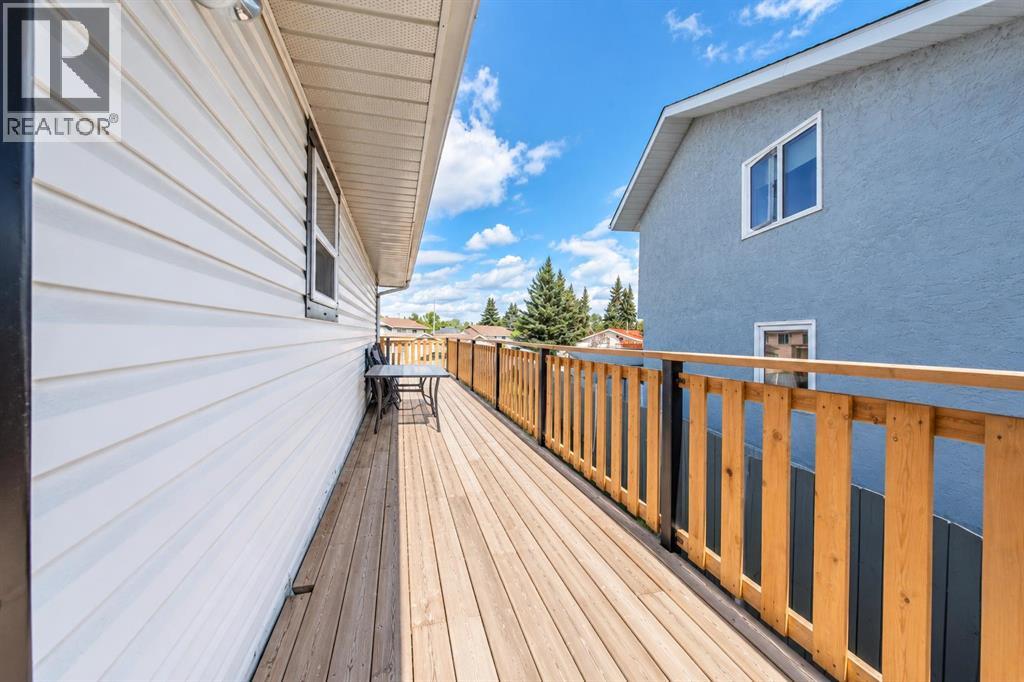 Listing photo – 6130 52 Street Close, Ponoka