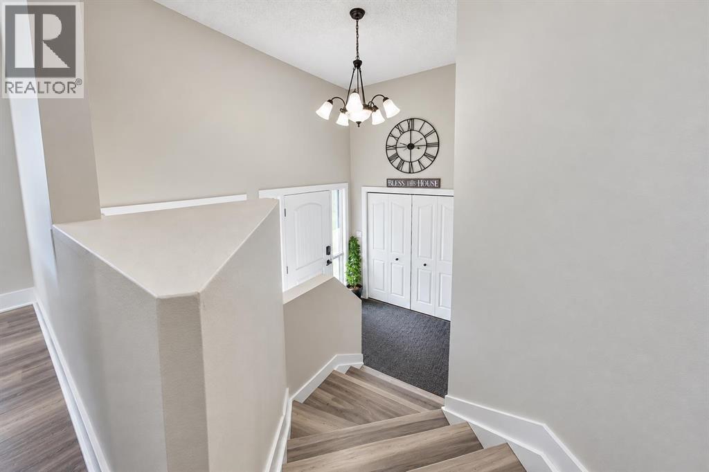 Listing photo – 6130 52 Street Close, Ponoka
