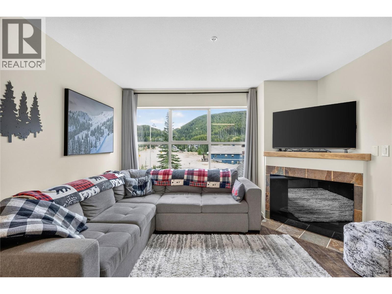 #209/210 300 Strayhorse Road - 5