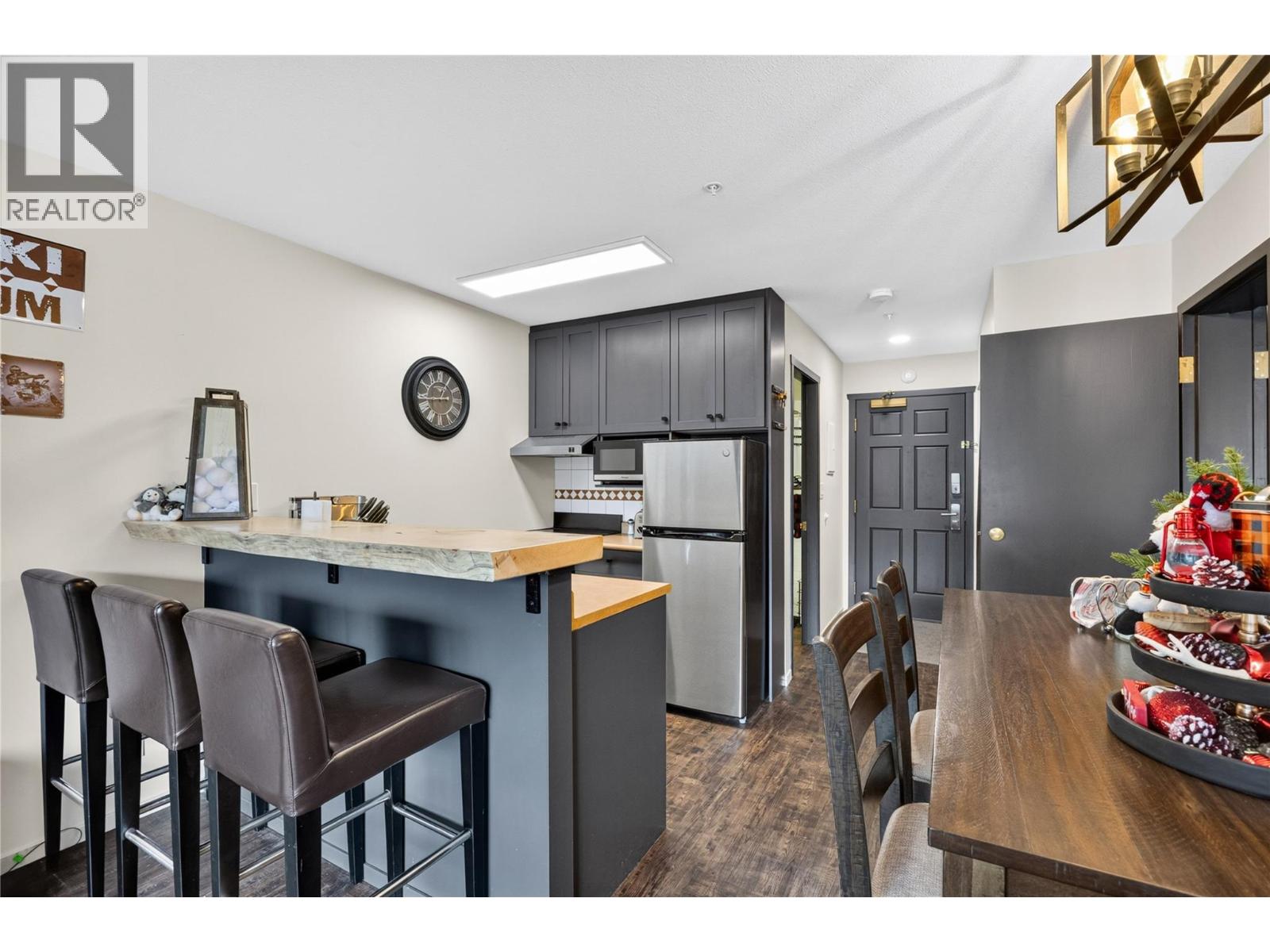 #209/210 300 Strayhorse Road - 7