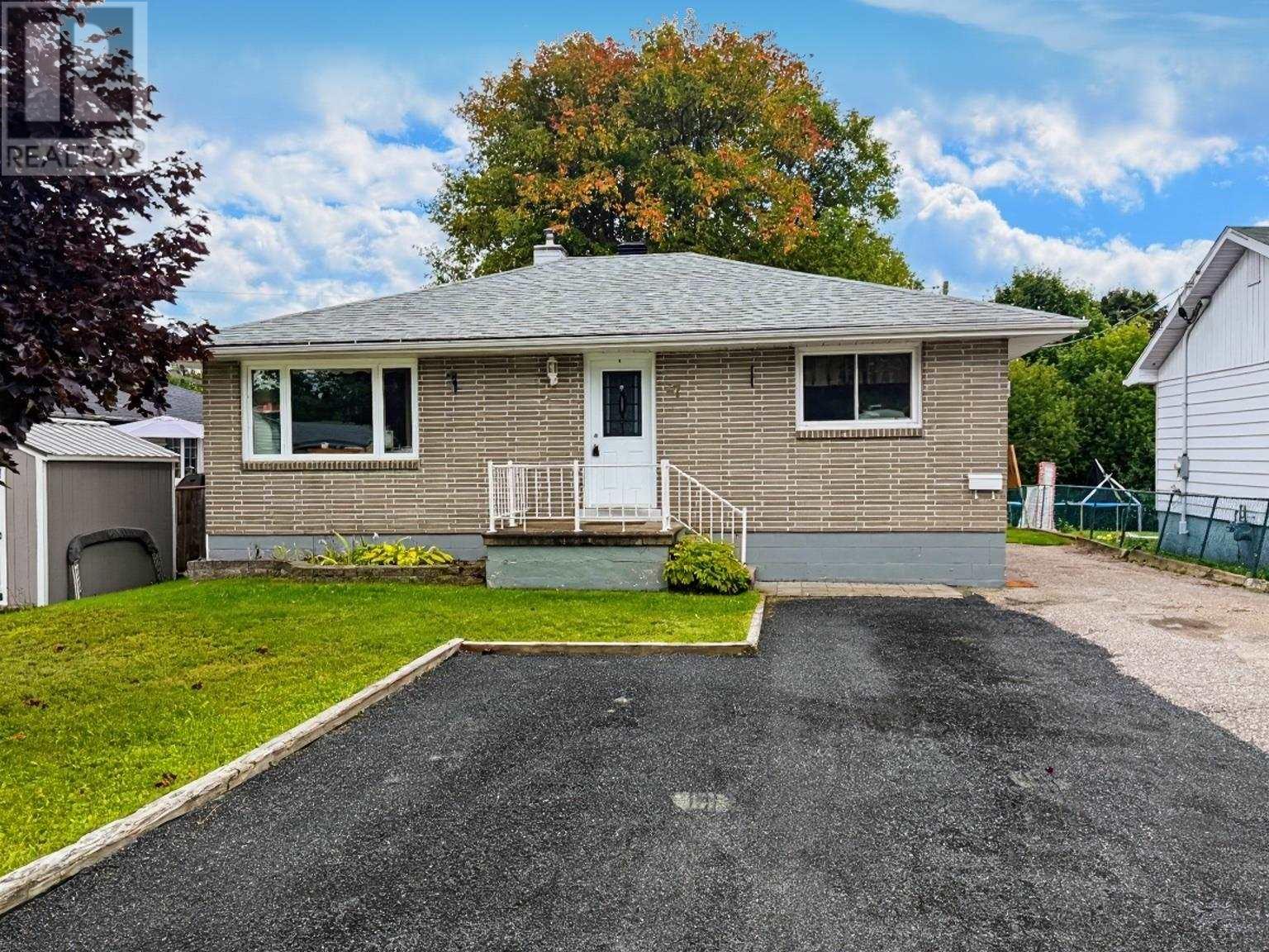 47 Stevens RD, Elliot Lake