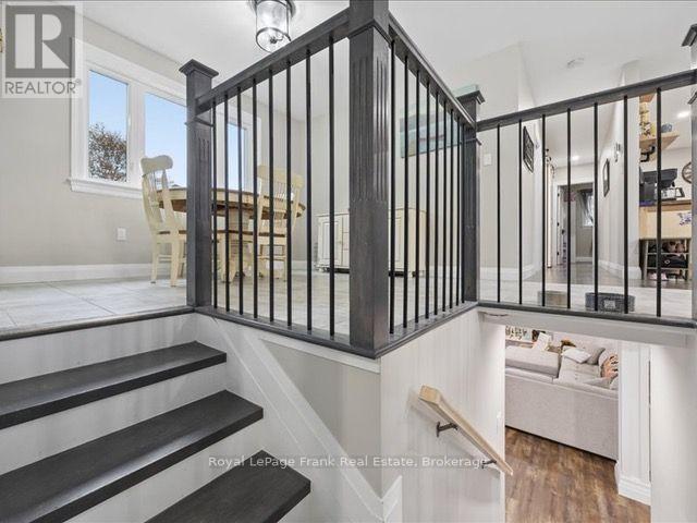 11 MAPLE STREET N - Image 25
