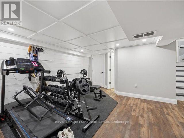 11 MAPLE STREET N - Image 32