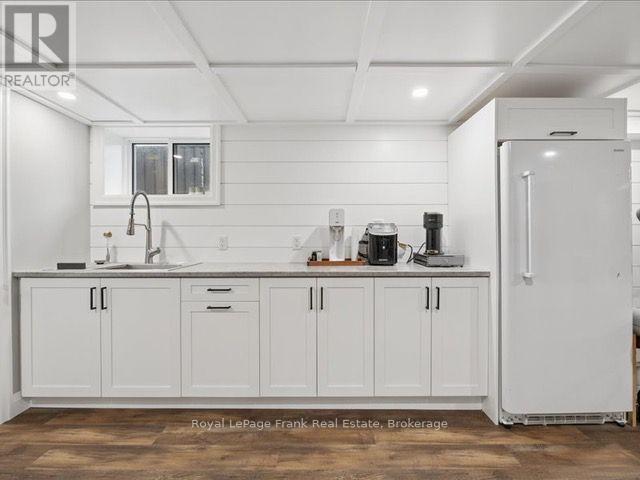 11 MAPLE STREET N - Image 33