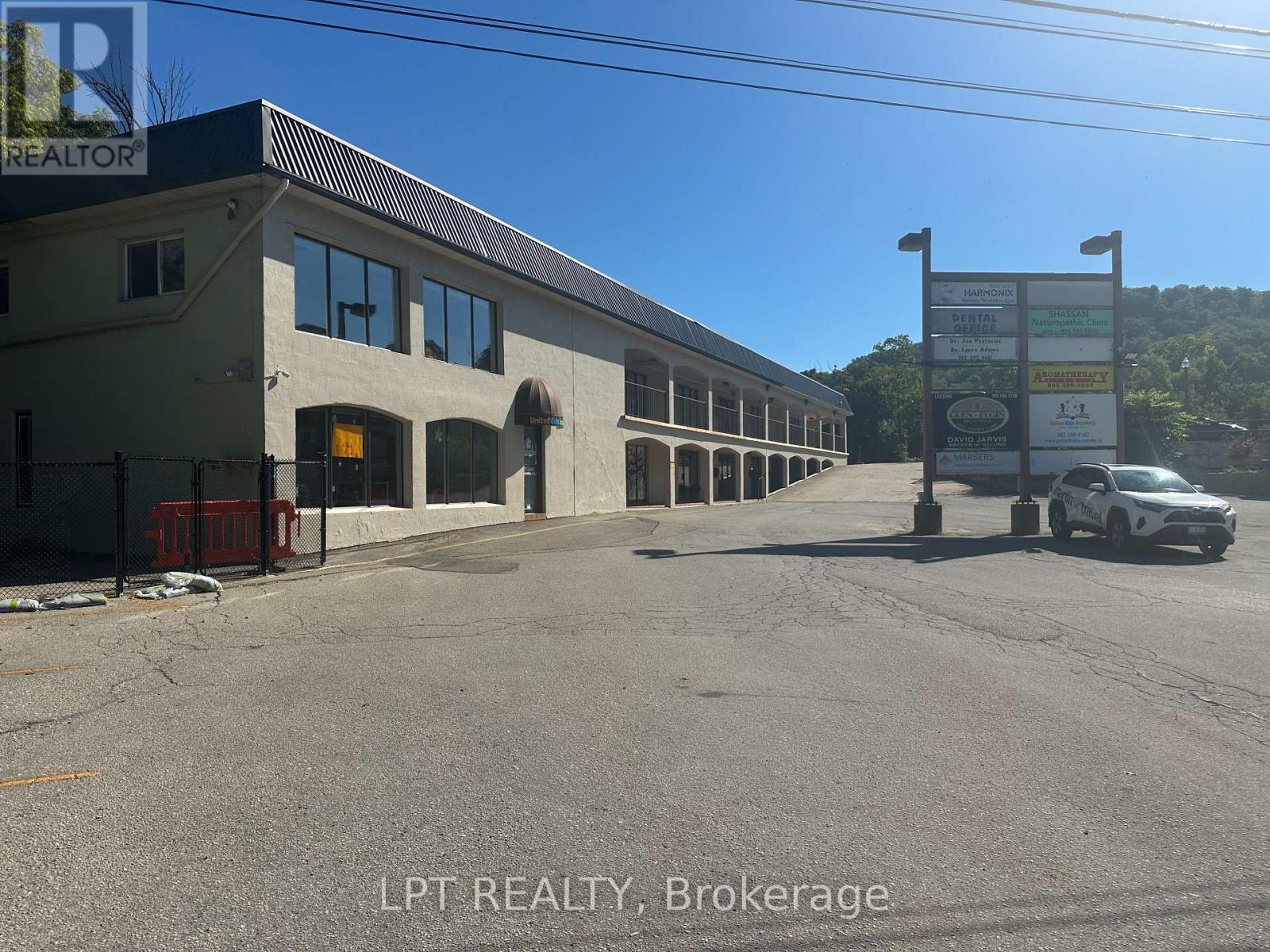 13-14 - 76 MAIN STREET W, Grimsby (Grimsby West) — photo 2