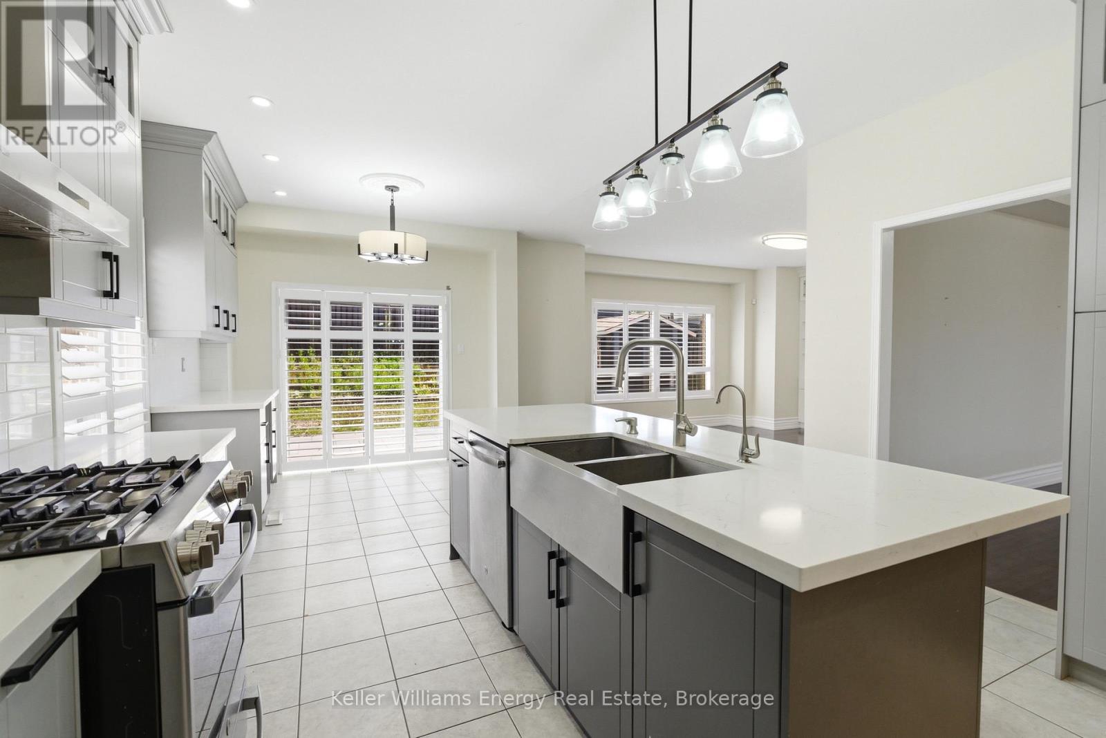 1633 GRANDVIEW STREET N - 10