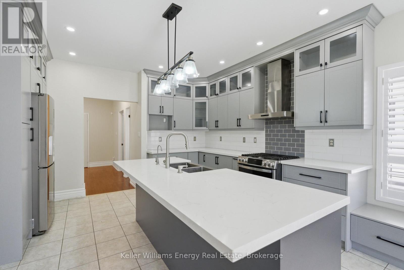 1633 GRANDVIEW STREET N - 11