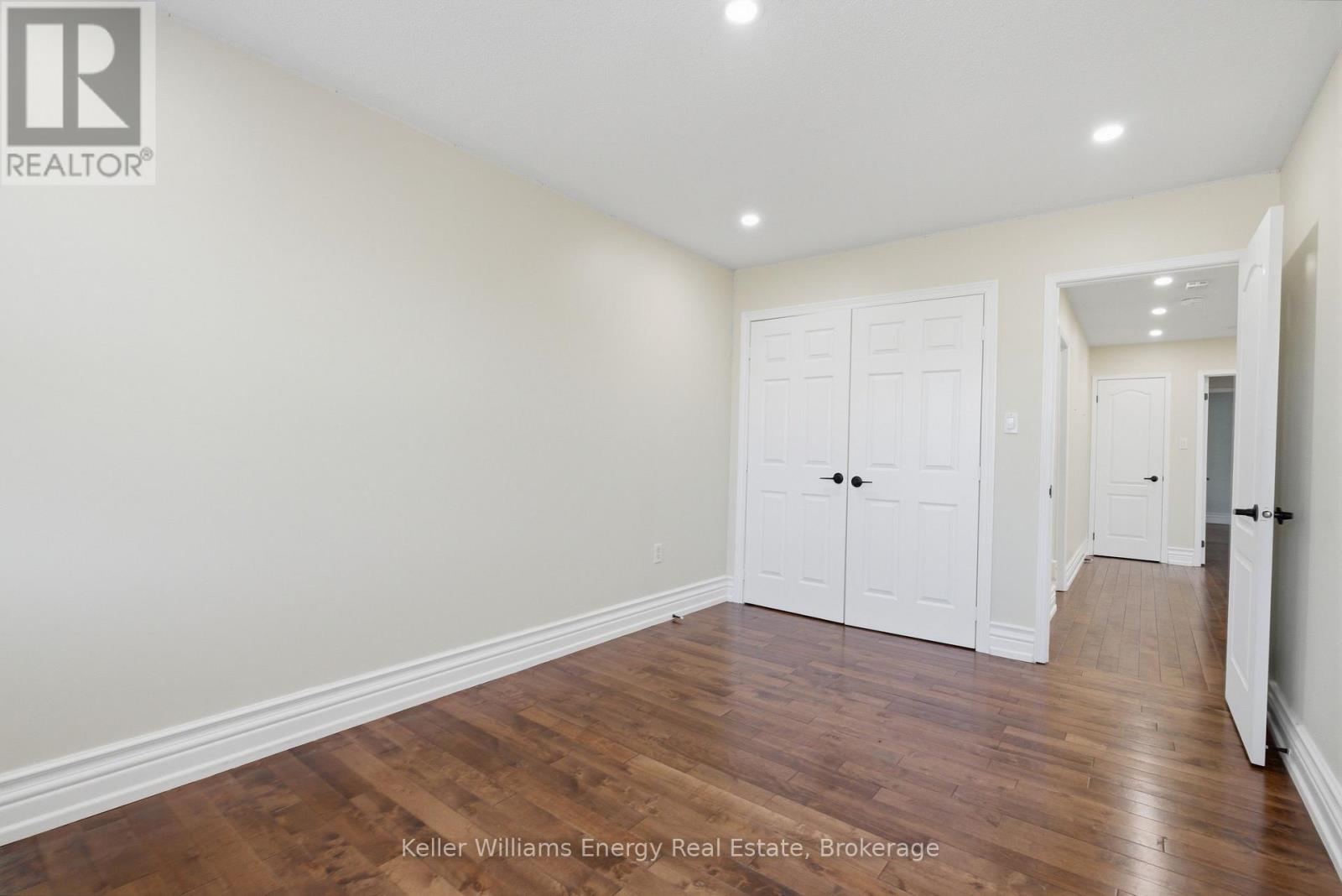 1633 GRANDVIEW STREET N - 28