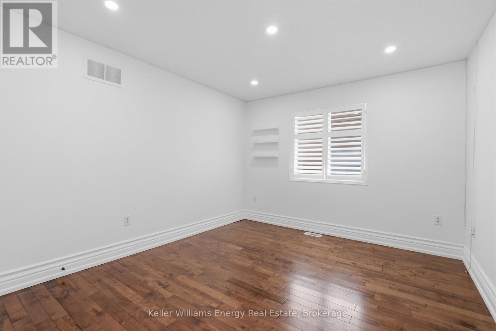 1633 GRANDVIEW STREET N - Image 32