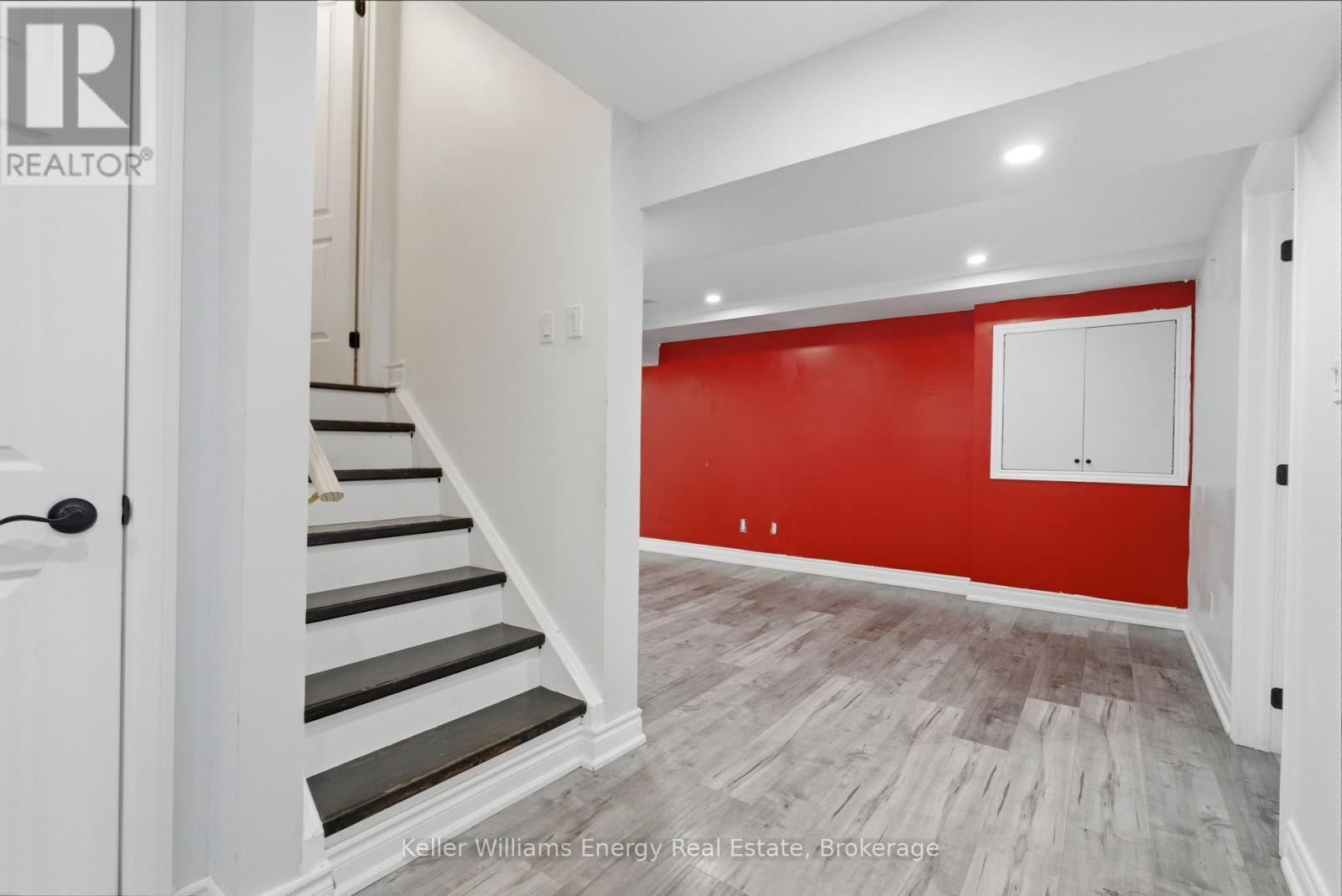 1633 GRANDVIEW STREET N - 34